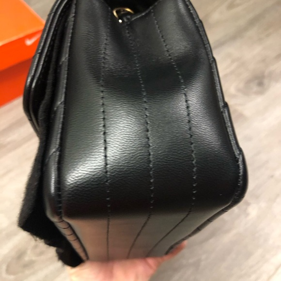 Chanel 20B Mini Chevron Black Lambskin LGHW - Picture 4 of 10